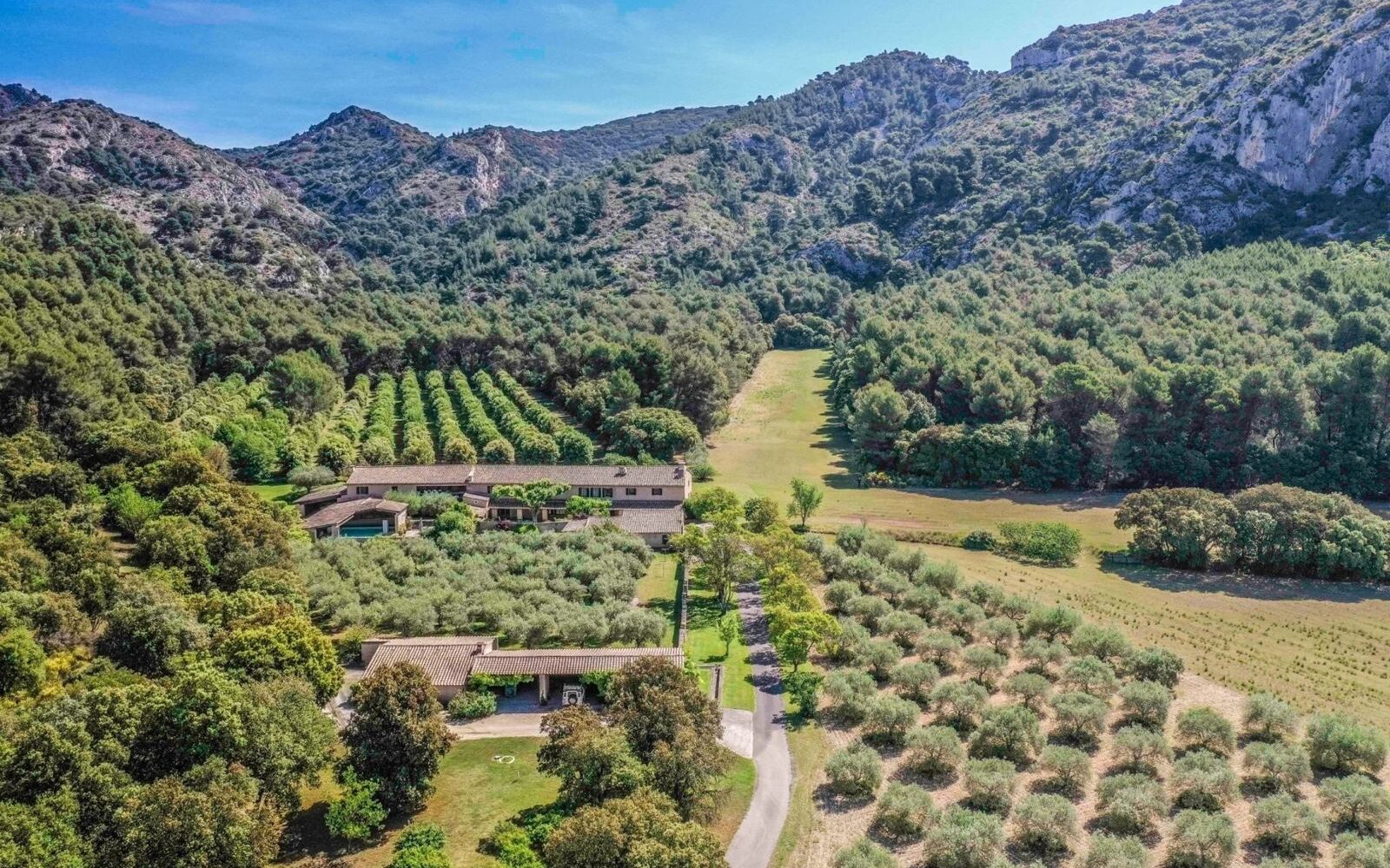 Ensemble immobilier à vendre entre Luberon et Alpilles en Provence.