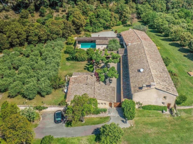 Ensemble immobilier à vendre entre Luberon et Alpilles en Provence.