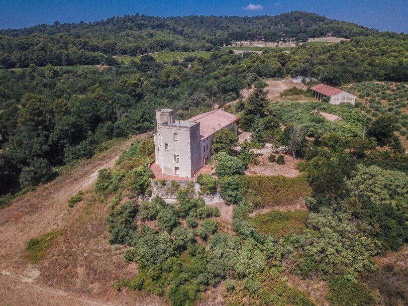 Une bâtisse à rénover dans le Luberon Sud