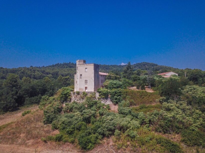 Une bâtisse à rénover dans le Luberon Sud