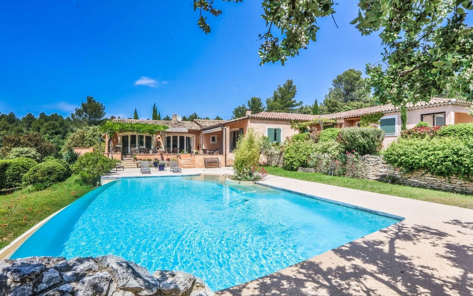 Une maison dans la garrigue