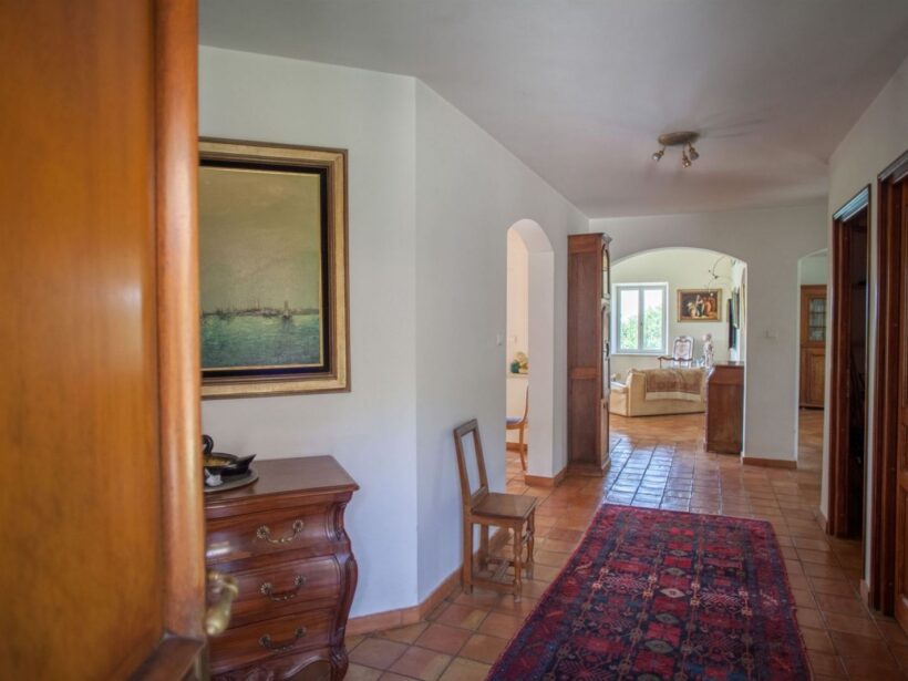 Vue dominante pour cette maison traditionnelle en pierre