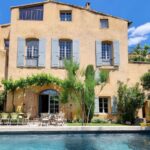 CHARME ET AUTHENTICITE, Région sud Ventoux une extraordinaire maison de village avec piscine