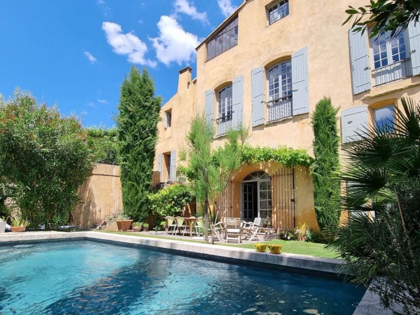 CHARME ET AUTHENTICITE, Région sud Ventoux une extraordinaire maison de village avec piscine