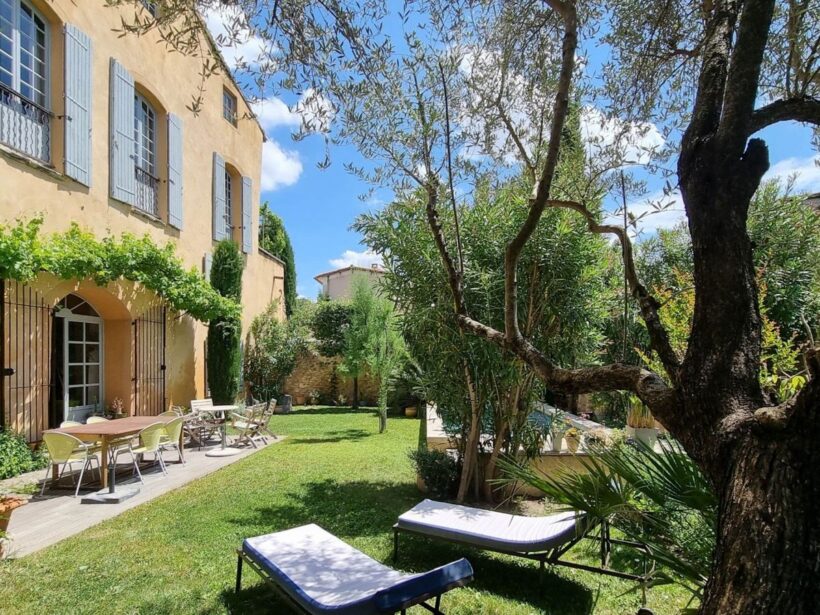 CHARME ET AUTHENTICITE, Région sud Ventoux une extraordinaire maison de village avec piscine